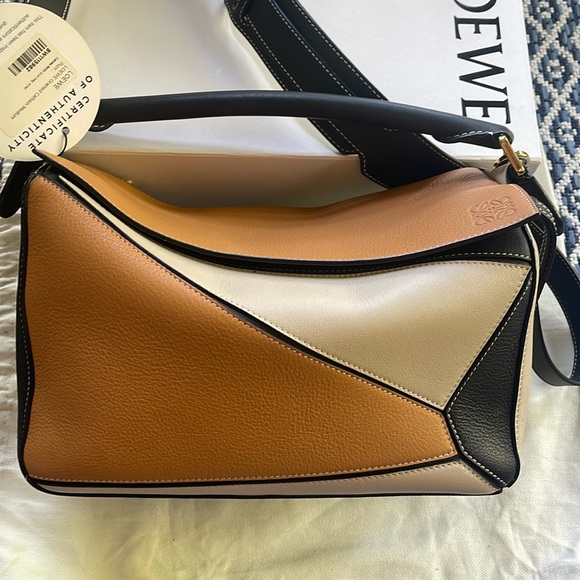 EUC LOEWE Medium Original Puzzle in Rare, HTF Black, Amber & Light Oat w/ Feet! - Picture 13 of 16